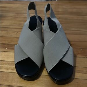 Ron White Women's Beige Slingback Sandals